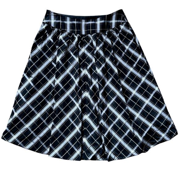 Jon Black/Gray Skirt | Size 2 - Picture 1 of 3